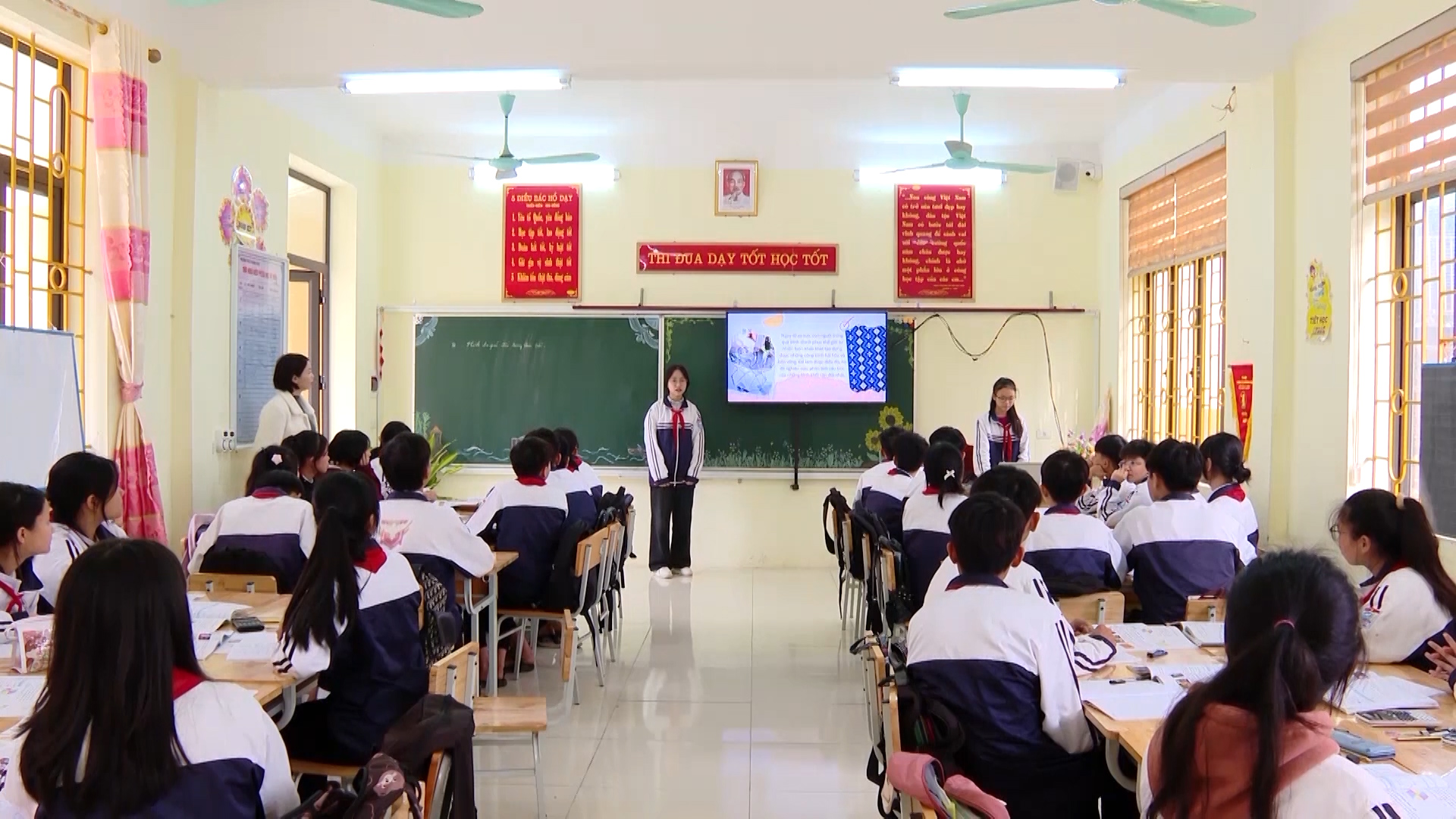 ps___yen_khanh_day_manh_cong_tac_on_thi_vao_10___trung_00_02_54_00_still004_08371401042025